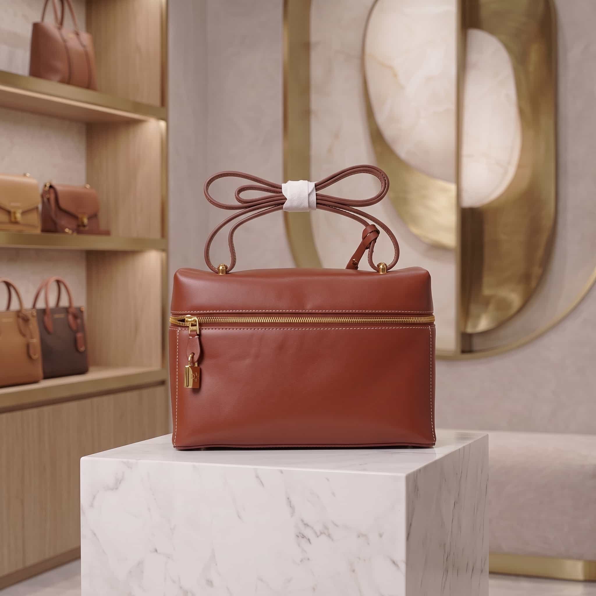 Sac Porté Épaule Loro Piana en Cuir de Veau Lisse
